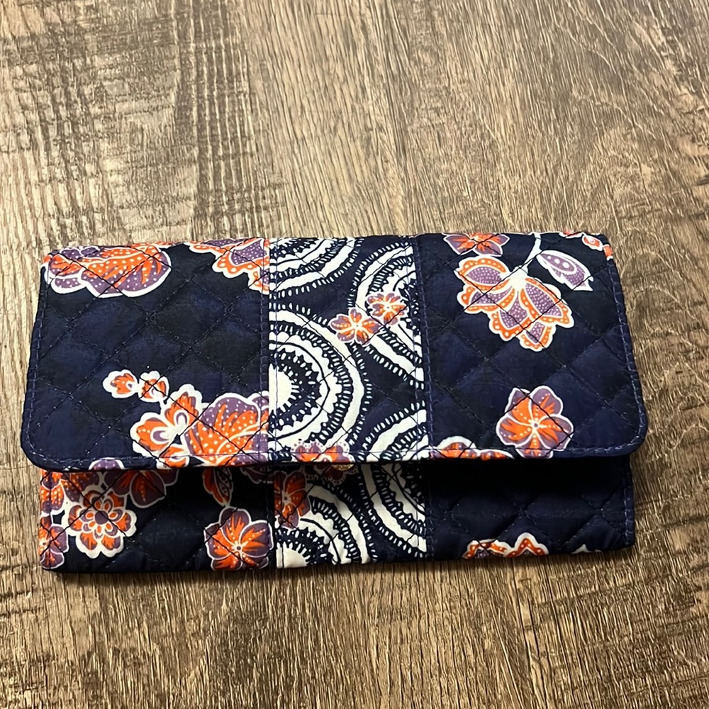 Wallet- button clasp- zipper coin pouch- brand new!